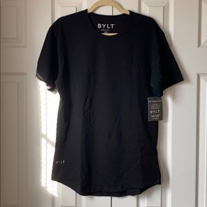 Men’s BYLT drop-cut shirt // size medium
